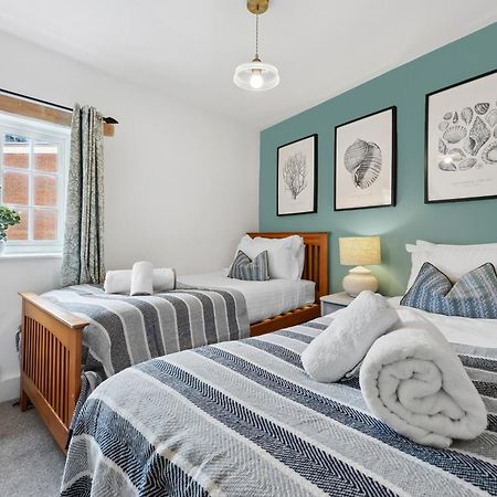 2 Bedrooms Stunning Westgate Cottage Retreat, Central Winchester, Free On-Street Parking Permit, With Garden Close To Cathedral - Sleeps 6, Pets Are Welcome, Summer Special Offer! - By Blue Puffin Stays Экстерьер фото