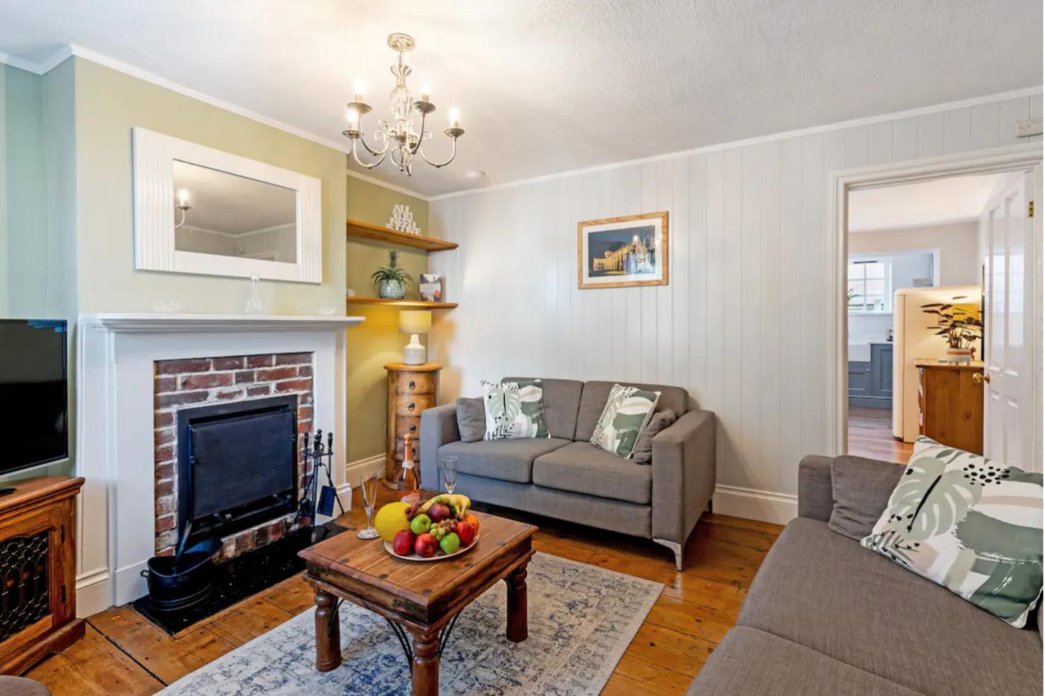 2 Bedrooms Stunning Westgate Cottage Retreat, Central Winchester, Free On-Street Parking Permit, With Garden Close To Cathedral - Sleeps 6, Pets Are Welcome, Summer Special Offer! - By Blue Puffin Stays Экстерьер фото