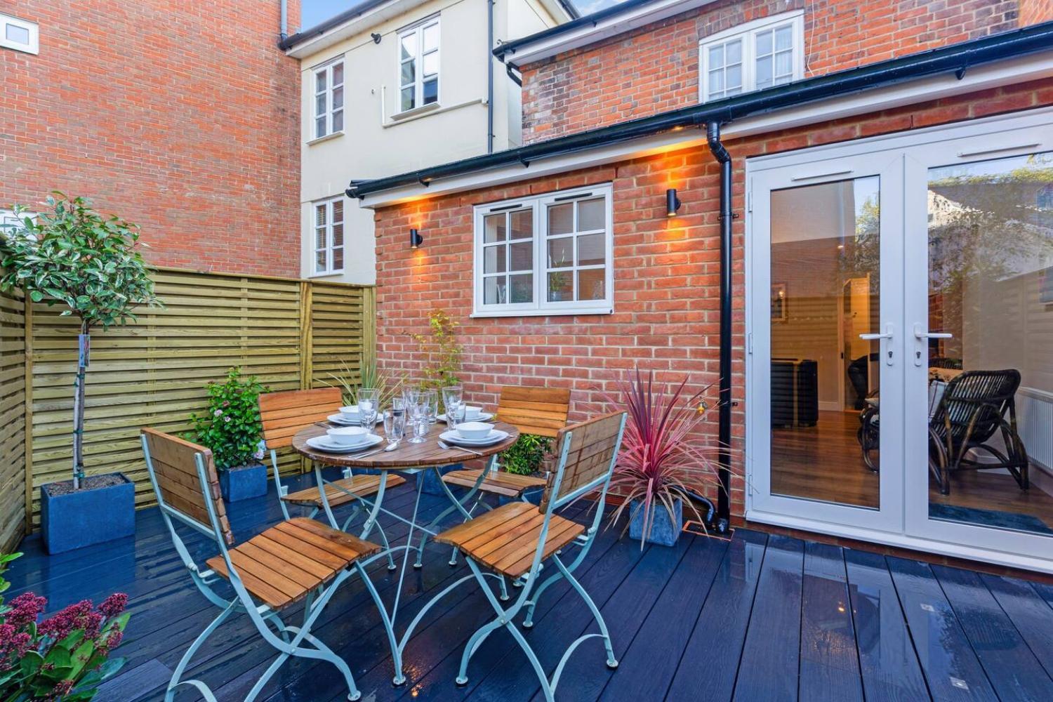 2 Bedrooms Stunning Westgate Cottage Retreat, Central Winchester, Free On-Street Parking Permit, With Garden Close To Cathedral - Sleeps 6, Pets Are Welcome, Summer Special Offer! - By Blue Puffin Stays Экстерьер фото