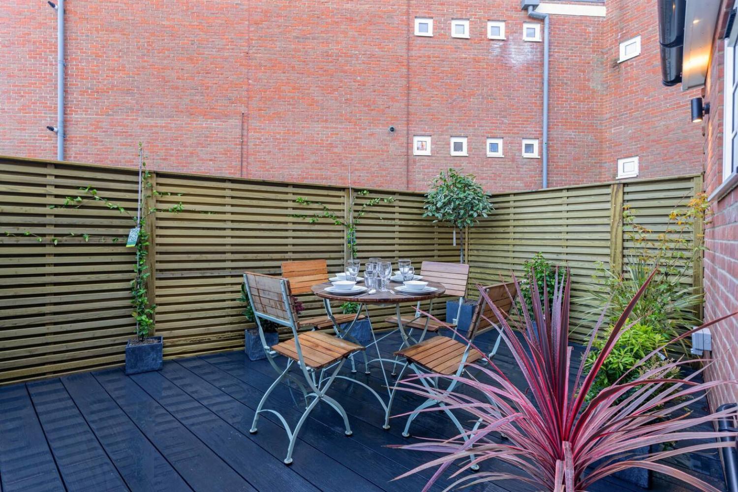 2 Bedrooms Stunning Westgate Cottage Retreat, Central Winchester, Free On-Street Parking Permit, With Garden Close To Cathedral - Sleeps 6, Pets Are Welcome, Summer Special Offer! - By Blue Puffin Stays Экстерьер фото