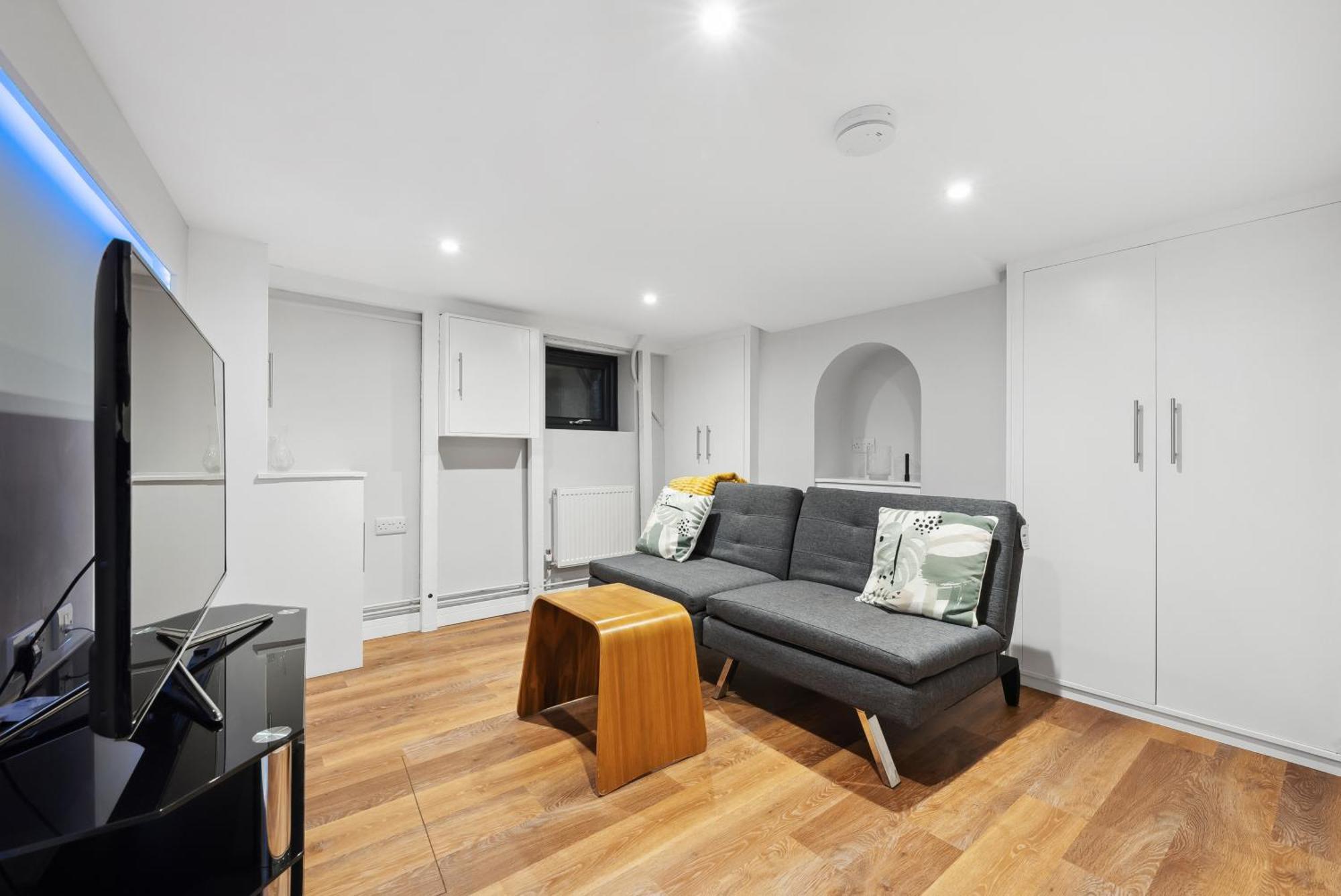 2 Bedrooms Stunning Westgate Cottage Retreat, Central Winchester, Free On-Street Parking Permit, With Garden Close To Cathedral - Sleeps 6, Pets Are Welcome, Summer Special Offer! - By Blue Puffin Stays Экстерьер фото