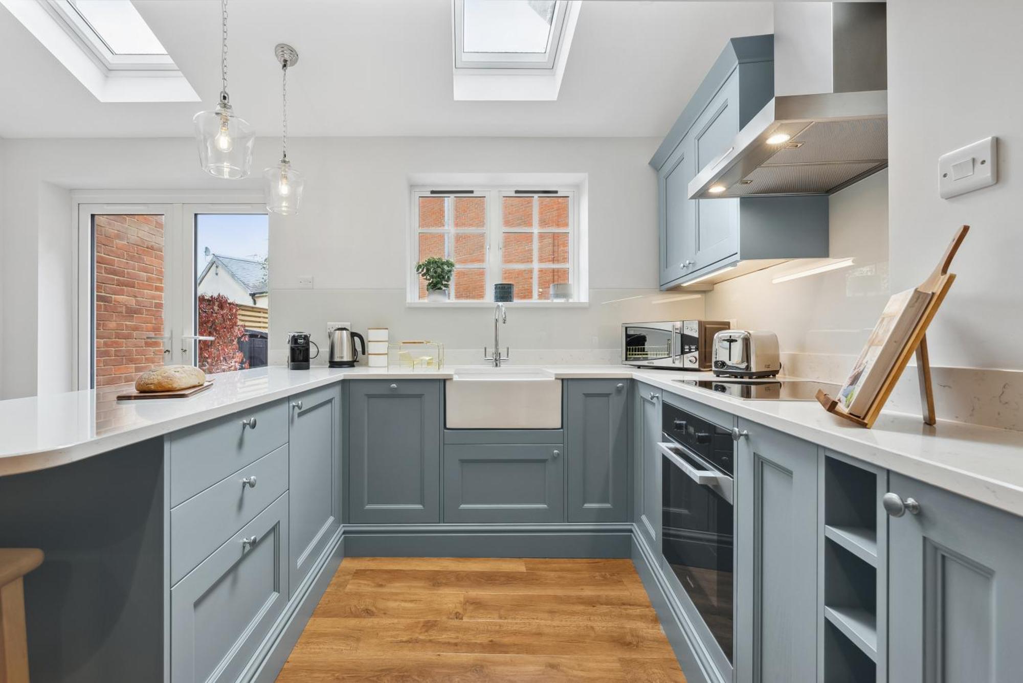 2 Bedrooms Stunning Westgate Cottage Retreat, Central Winchester, Free On-Street Parking Permit, With Garden Close To Cathedral - Sleeps 6, Pets Are Welcome, Summer Special Offer! - By Blue Puffin Stays Экстерьер фото
