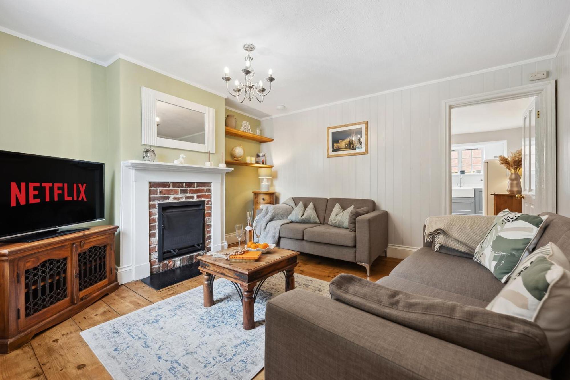 2 Bedrooms Stunning Westgate Cottage Retreat, Central Winchester, Free On-Street Parking Permit, With Garden Close To Cathedral - Sleeps 6, Pets Are Welcome, Summer Special Offer! - By Blue Puffin Stays Экстерьер фото