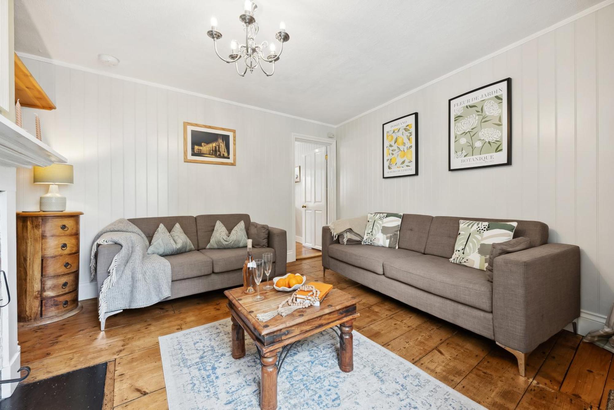 2 Bedrooms Stunning Westgate Cottage Retreat, Central Winchester, Free On-Street Parking Permit, With Garden Close To Cathedral - Sleeps 6, Pets Are Welcome, Summer Special Offer! - By Blue Puffin Stays Экстерьер фото