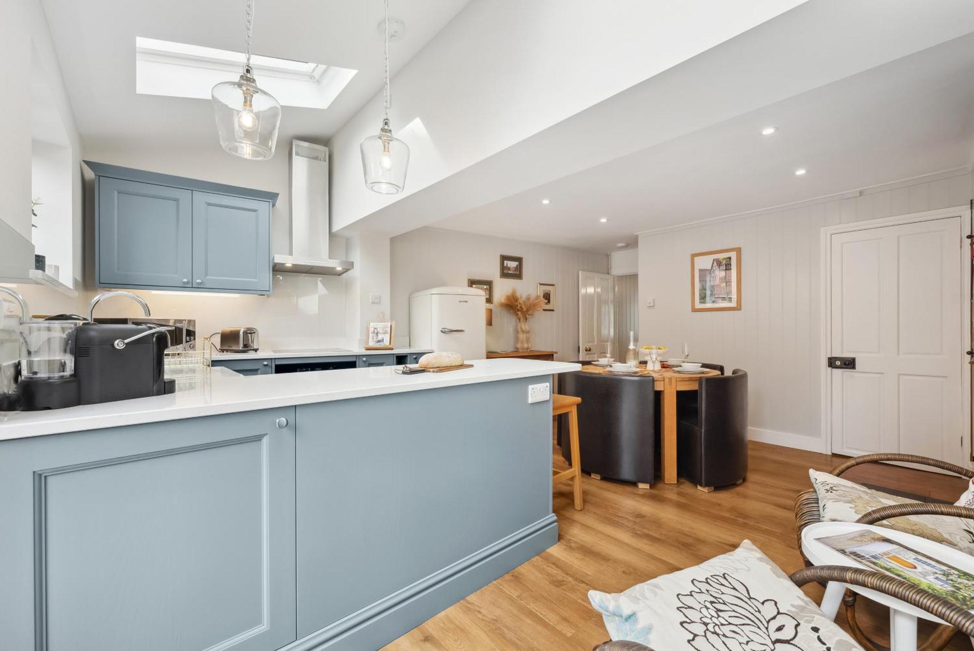 2 Bedrooms Stunning Westgate Cottage Retreat, Central Winchester, Free On-Street Parking Permit, With Garden Close To Cathedral - Sleeps 6, Pets Are Welcome, Summer Special Offer! - By Blue Puffin Stays Экстерьер фото