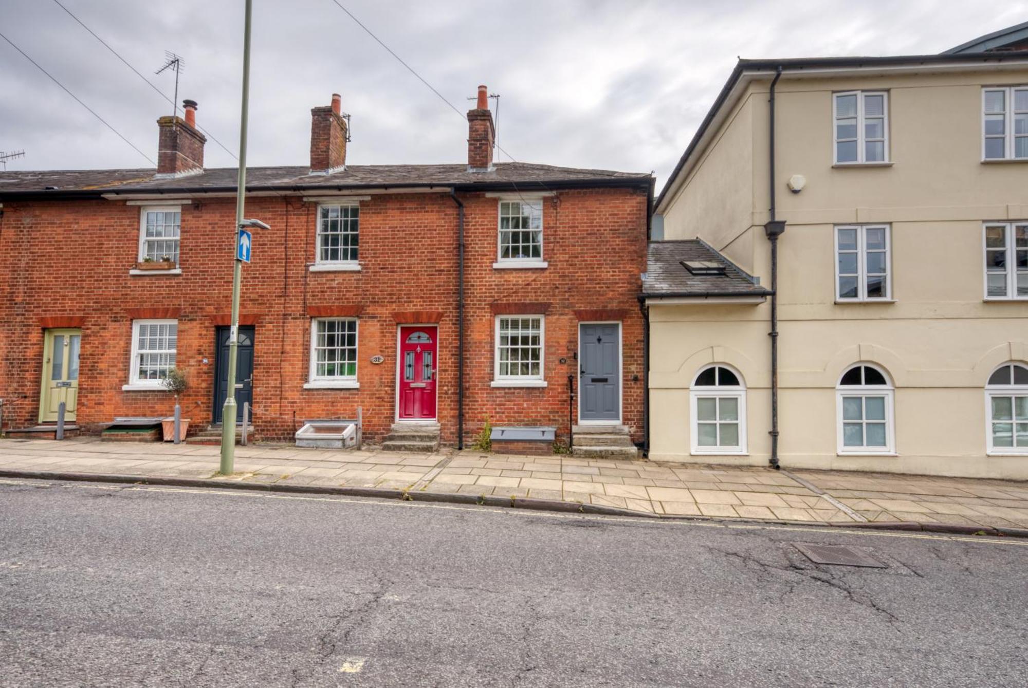 2 Bedrooms Stunning Westgate Cottage Retreat, Central Winchester, Free On-Street Parking Permit, With Garden Close To Cathedral - Sleeps 6, Pets Are Welcome, Summer Special Offer! - By Blue Puffin Stays Экстерьер фото