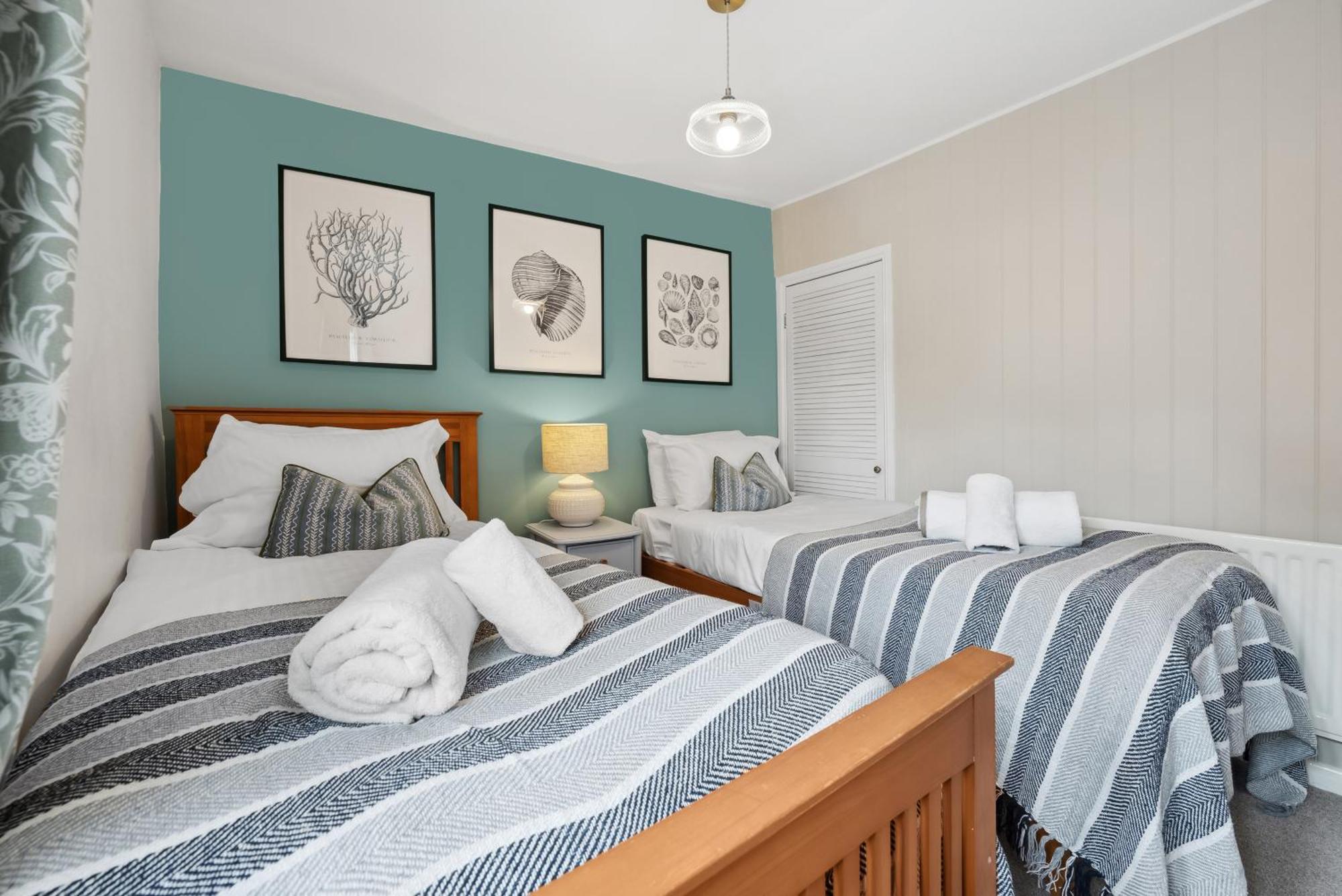 2 Bedrooms Stunning Westgate Cottage Retreat, Central Winchester, Free On-Street Parking Permit, With Garden Close To Cathedral - Sleeps 6, Pets Are Welcome, Summer Special Offer! - By Blue Puffin Stays Экстерьер фото
