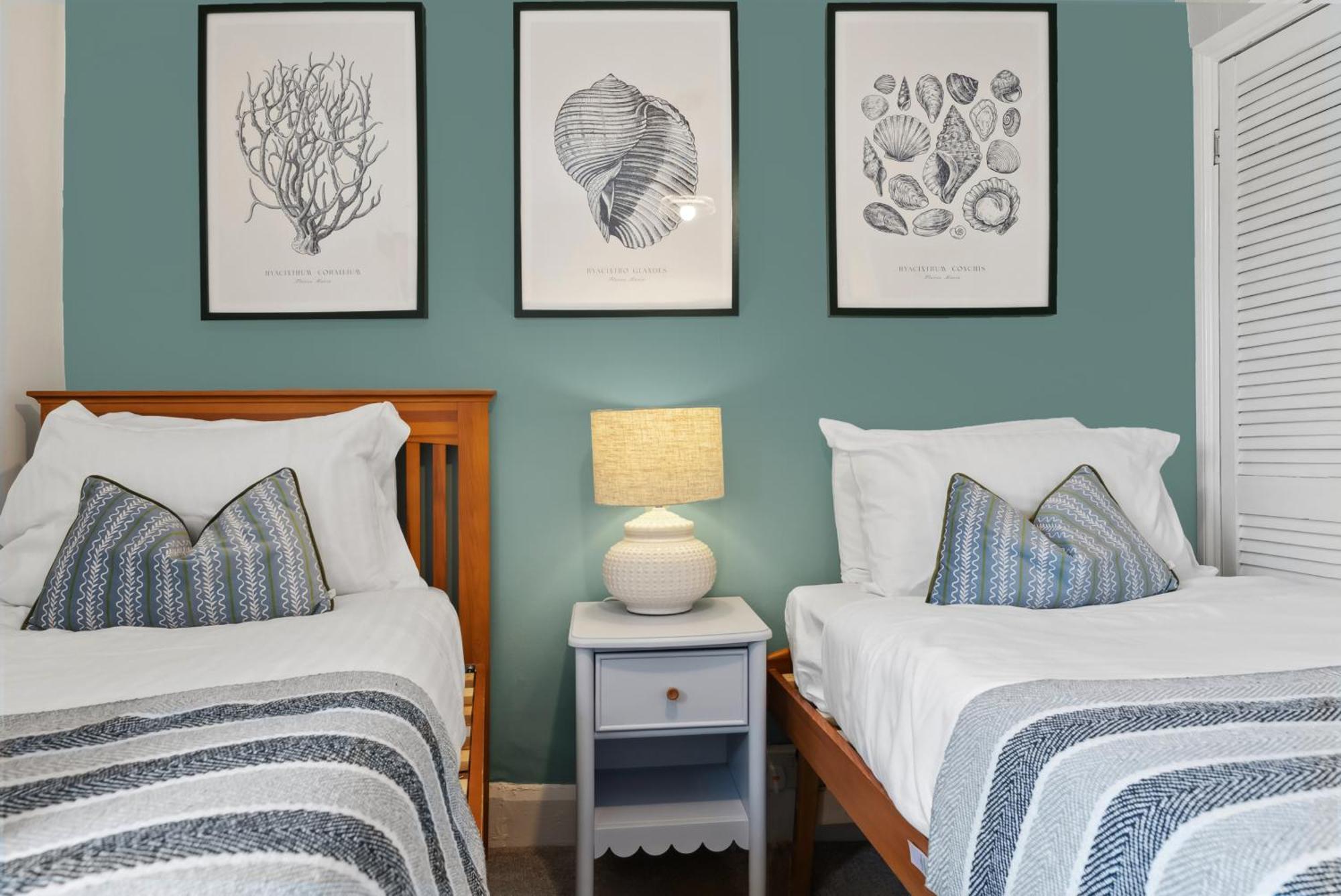 2 Bedrooms Stunning Westgate Cottage Retreat, Central Winchester, Free On-Street Parking Permit, With Garden Close To Cathedral - Sleeps 6, Pets Are Welcome, Summer Special Offer! - By Blue Puffin Stays Экстерьер фото